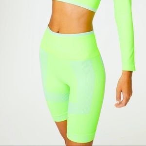 TNA Aritzia (NWT) Neon Green High Rise Seamless Ventura Biker Shorts Size XS/S